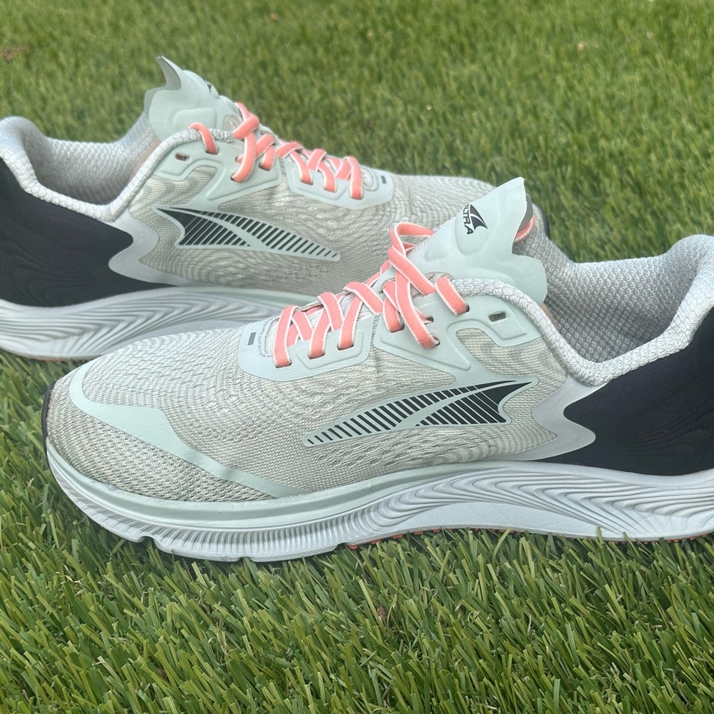 Altra Women’s Torin 5 Size 8.5 AL0A547X007 Gray Coral